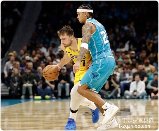 东契奇38+6+7里夫斯复出砍24分 湖人送黄蜂3连败