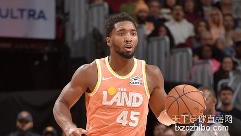 骑士力克雄鹿！米切尔37+5+7 梅里尔20+5 字母哥伤退